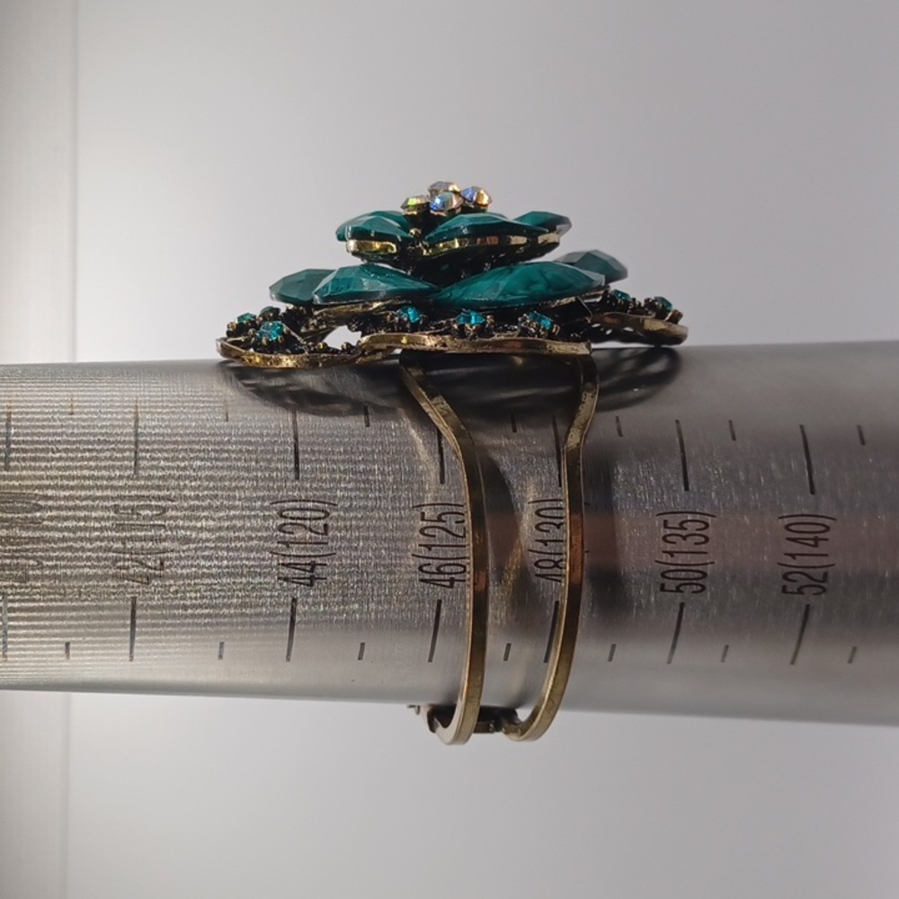 Turquoise Colored flower Bracelet - Picture 6 of 7